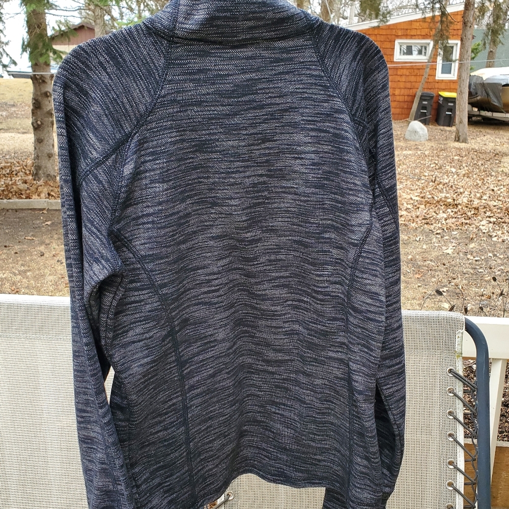 Mizuno Performance Quarter-Zip - Picture 4 of 5